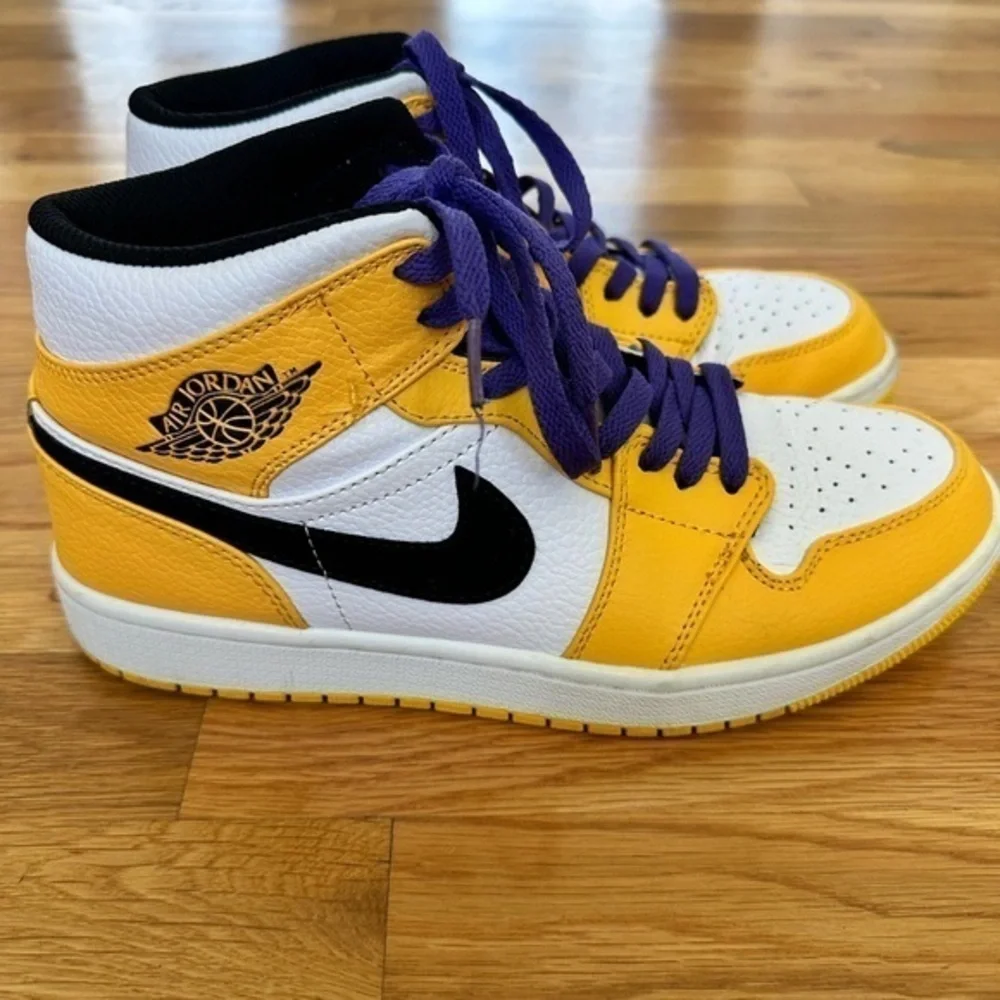Size‎ 9.5 - Air Jordan 1 Mid Lakers.  LOOK BRAND NEW.  AUTHENTIC GUARANTEED